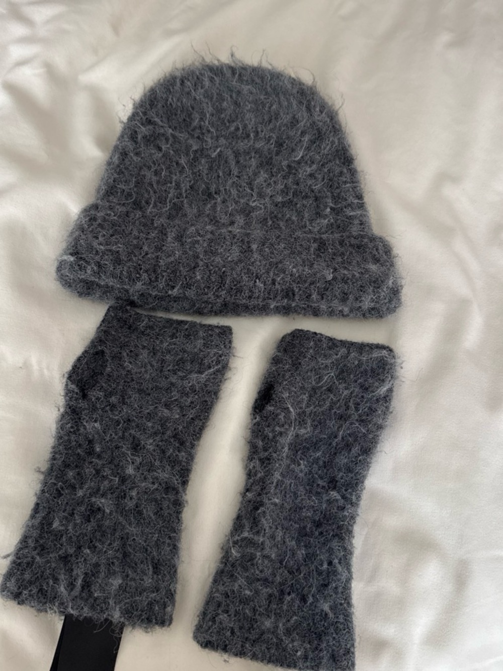 Hm Cozy Fuzzy Knit Hat + Wrist Warmers — Charcoal Gray